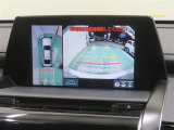 パノラミックビューモニター搭載。カメラで車両周囲の状況を映し出すため、狭い場所での駐車などに役立ちます。