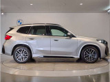 ☆BMWの前後重量配分50:50はエンジン自体をフロントタイヤよりも後ろにずらし、通常はエンジンルーム内に搭載される重量物であるバッテリーをトランクに移動させるなどして実現されています☆