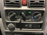 指定工場併設で末永く品質を保ちます。12ヶ月点検や車検はもちろんのこと、国家資格整備士によるお車のアドバイスも致します。