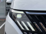 【LEDヘッドランプ】鮮やかな白色光で、クリアな視界を確保するLEDヘッドランプ装備