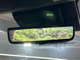 【デジタルインナーミラー】後席の大きな荷物や同乗者で後方が確認しづらい時でも安心!カメラが撮影した車両後方の映像をルームミラー内に表示。クリアな視界で状況の確認が可能です!