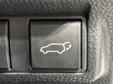 【パワーバックドア】スマートキーや運転席のボタンを押すだけでリアゲートが自動で開閉します!荷物を持っている時や、高い位置にあるバックドアを閉める際に便利な機能です♪