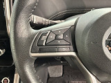 ステアリングにオーディオ操作スイッチが付いています。オーディオ画面に直接タッチしなくても操作が出来ますので、運転に集中できます。
