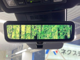 【デジタルインナーミラー】後席の大きな荷物や同乗者で後方が確認しづらい時でも安心!カメラが撮影した車両後方の映像をルームミラー内に表示。クリアな視界で状況の確認が可能です!