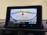 【バックカメラ】運転が苦手な方も車庫入れラクラクです!ギアをリバースに入れれば自動的にモニターが切り換わりますので、面倒な操作は不要です。狭い駐車場もお車を傷つけず安心です!