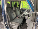運転席まわりには十分なスペースがあり、大柄な方でもゆったり運転していただける環境です。