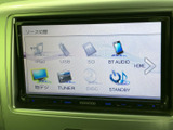 様々なソースに対応し、お好みの音楽を存分にお楽しみいただけます。USBやSDカード、Bluetooth接続も可能です。
