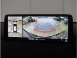 【360&deg;ビュー・モニター】クルマを真上から見たような俯瞰(ふかん)映像や助手席側のサイド映像など、視点を切り替えて表示。さまざまなアングルで視界をサポートします。