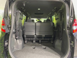 普段のお買い物や通勤、送迎等に十分な荷室スペースを確保しております。セカンドシートを倒すと、大きな荷物の積載も可能です♪