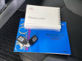 メンテナンスノート【整備記録簿】、取説も揃っています。スマートキーはバッグなどにしまったままボタン操作でエンジンの始動・停止ができて大変便利です。