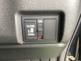 左側に電動スライドドアを装備。ワンタッチで開閉できるため、荷物の積み降ろしやお子さまの乗り降りがスムーズです。