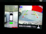 【アラウンドビューモニター】空から見下ろした映像がナビ画面にて確認可能です。駐車もラクラクですよ♪