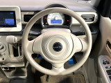 インテリアに合わせたデザインのステアリングは、運転される方のことも考え、運転しやすい形状、大きさです。是非一度、実際に触ってお確かめください。