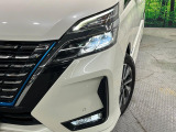 【LEDヘッドライト】悪天候や夜間走行時も良好な視界を確保し安心して運転できる高輝度LEDヘッドライトを装備!点灯速度が早く、消費電力も抑えられています。