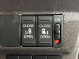 【両側パワースライドドア】スマートキーや運転席のスイッチで後席両側スライドドアの開閉が可能♪電動だから力を入れてドアを開ける必要が無く、小さなお子様でも簡単に開け閉めでき快適です♪