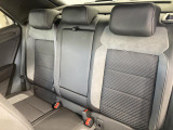 シートは適度な硬さによって長時間の運転でも疲れにくいと定評があります。国産車とは全く違った座り心地ですが、長年培われた欧州の椅子文化をご体感ください。