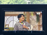 停車中にテレビや動画を楽しめる機能で、待ち時間を有効活用。長距離移動時にもリラックスできます。
