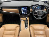 V90 T6 インスクリプション入庫です!シートベンチレーションやパワーシートなど快適装備盛りだくさん♪もちろんボルボが世界に誇る安全機能も多数装備されております。