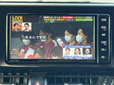 停車中には、地上デジタル放送を楽しめます。長距離移動や待ち時間も、エンターテインメントで快適に過ごせます。
