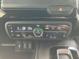 運転席と助手席はシートヒーター装備!エアコンに比べて暖まるスピードが速いので冬でも快適に過ごせます。冷え症で悩まれている方にも◎また、エアコンに比べて車内の空気が乾燥しにくいのも、嬉しいポイントです!
