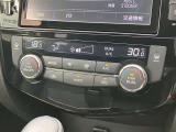 オートエアコン付いてます。温度調整・風量調整も自動でしてくれますから想像以上に便利な装備なんです!