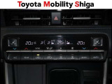 左右独立で温度調節ができるオートエアコンを装着しておりますのでドライブも快適に楽しめます!