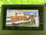 停車中に楽しめるTV機能。ニュースや番組をチェックして、待ち時間を有効活用できます。快適な時間を過ごせるでしょう。