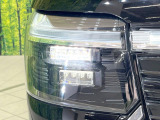 【LEDヘッドライト】悪天候や夜間走行時も良好な視界を確保し安心して運転できる高輝度LEDヘッドライトを装備!点灯速度が早く、消費電力も抑えられています。