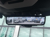 【デジタルインナーミラー】車両後方カメラの映像をルームミラーに映すことが出来ます。 そのため、後席に人や荷物があって後方が見えづらい場合でもしっかり視界を確保することが出来ます。