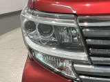 LEDヘッドライトは、点灯の瞬間から最大光量を発揮し、突然暗くなるトンネルなどでの安定感を高めます。