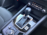 アクセルペダルを踏み込む量や速さに応じて変速パターンをし、人馬一体の運転感覚を発揮してくれる6速オートマ!