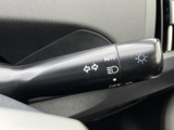 操作しやすいウインカーレバーで、安全確認をスムーズに。直感的な操作感で、運転に集中できます。周囲への注意喚起を確実に行えます。