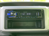 お気に入りの音楽をドライブに。シンプルで使いやすいオーディオシステムが、快適なカーライフをサポートします。ラジオからCD、外部入力まで対応可能です。
