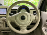 握りやすいステアリングで、運転操作をサポート。快適なドライビングポジションを実現し、長距離運転でも疲れにくい設計です。