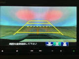 【バックカメラ】運転が苦手な方も車庫入れラクラクです!ギアをリバースに入れれば自動的に切り換わりますので、面倒な操作は不要です♪狭い駐車場もお車を傷つけず安心ですね!