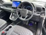 【運転席】座り心地が良いシートなので長時間の運転でも快適にお過ごしいただけます。新品のフロアマットのご注文も可能です。掲載箇所以外にご希望の写真がございましたらお気軽にお問い合わせ下さい。