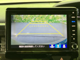 後方確認をサポートするモニター。狭い場所での運転や駐車も安心です。安全運転をサポートする機能です。