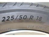 225/50R18    車両装着標準タイヤサイズです。 タイヤのご相談もトヨタモビリティ石川にお任せください