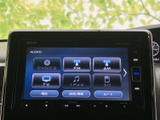 多彩な機能が満載で、ドライブがより楽しくなります。CDやラジオに加え、iPodやSDカードの音楽も楽しめます。好みの音量で快適なドライブを。