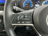 ナビの音量など車両情報を手元で操作できるハンドルスイッチ付き。