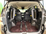 普段のお買い物や通勤、送迎等に十分な荷室スペースを確保しております。セカンドシートを倒すと、大きな荷物の積載も可能です♪
