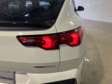 リアランプ 立体的な造形としてBMWらしい個性的なリアビューを明確化しました。