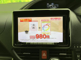 停車中にテレビや動画を楽しむことができ、待ち時間も快適に過ごせます。長距離移動の際にも重宝する機能です。