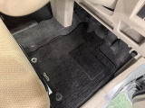 嬉しい純正フロアマット付き♪ 状態も良好です(^^♪