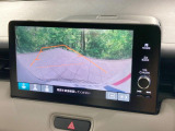 【バックカメラ】駐車時に後方がリアルタイム映像で確認できます。大型商業施設や立体駐車場での駐車時や、夜間のバック時に大活躍!運転スキルに関わらず、今や必須となった装備のひとつです!
