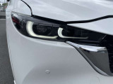 先行車や対向車を検知して照射範囲を変えるアダプティブLEDヘッドライト搭載です