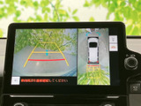 後方確認モニターは、駐車時の安全性を高め、狭い場所での取り回しをサポートします。