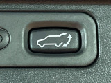 【パワーバックドア】スマートキーや運転席のボタンを押すだけでリアゲートが自動で開閉します!荷物を持っている時や、高い位置にあるバックドアを閉める際に便利な機能です♪