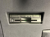 ETCカード挿入口が備わっており、高速道路の利用もスムーズです。スムーズなゲート通過で、ストレスフリーな長距離移動を実現できます。便利機能が充実しています。