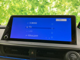 多彩な情報を表示するモニターは、運転をサポートする頼もしい相棒です。車両情報や設定変更もスムーズに行えます。